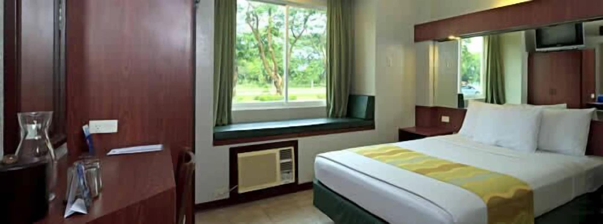 Microtel By Wyndham Tarlac מראה חיצוני תמונה