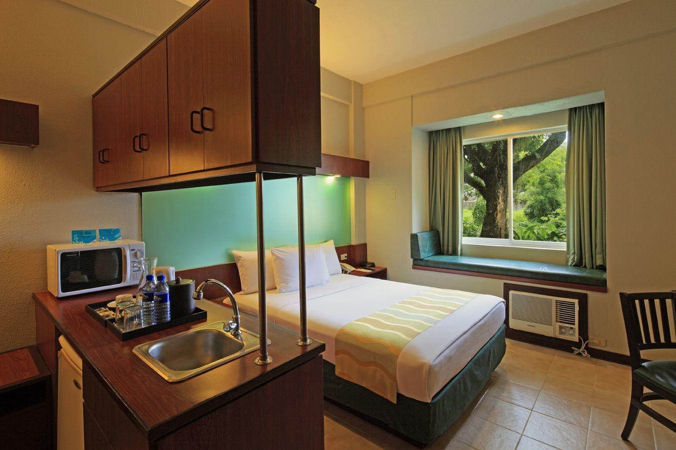 Microtel By Wyndham Tarlac מראה חיצוני תמונה