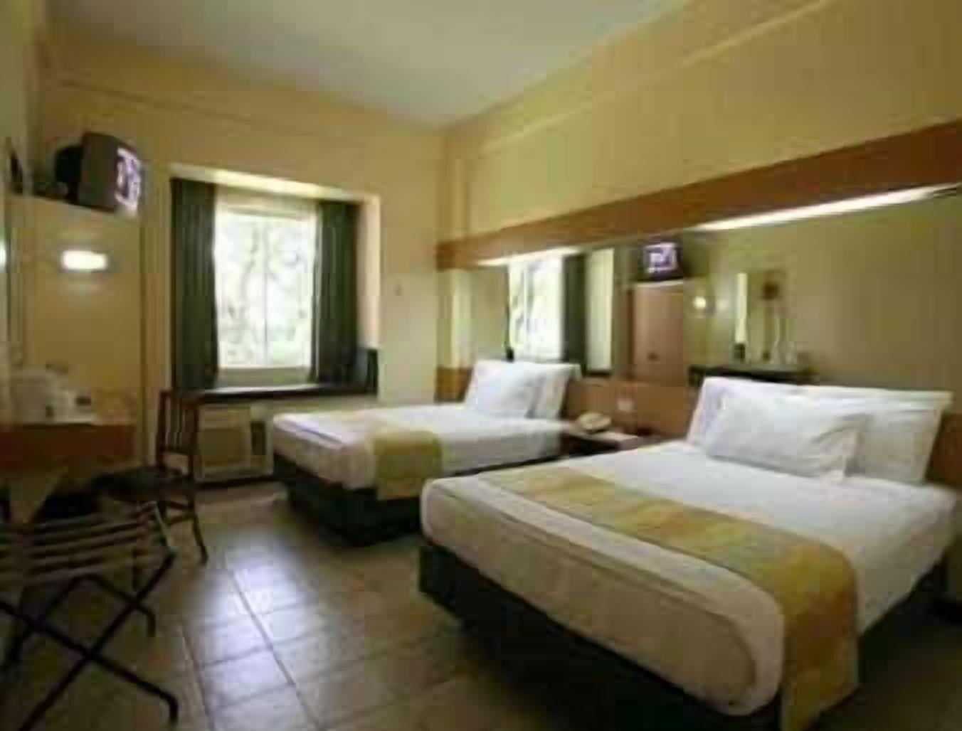 Microtel By Wyndham Tarlac מראה חיצוני תמונה