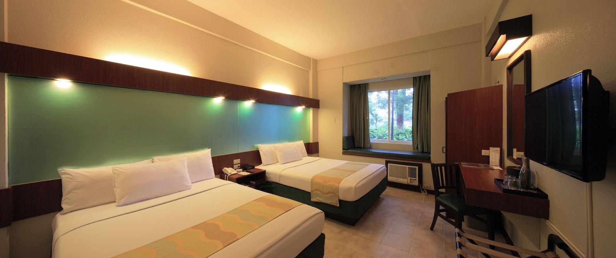 Microtel By Wyndham Tarlac מראה חיצוני תמונה