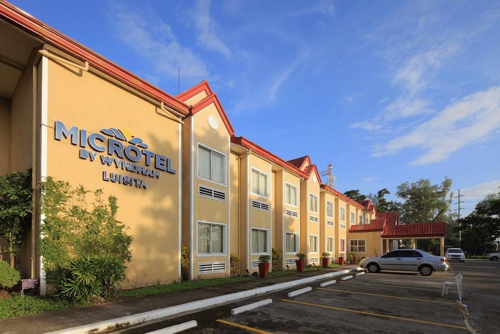 Microtel By Wyndham Tarlac מראה חיצוני תמונה
