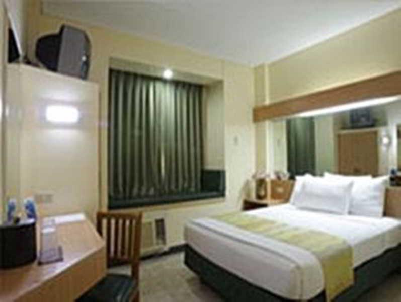 Microtel By Wyndham Tarlac מראה חיצוני תמונה