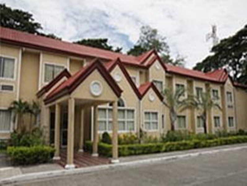 Microtel By Wyndham Tarlac מראה חיצוני תמונה