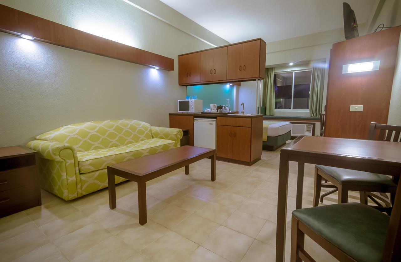 Microtel By Wyndham Tarlac מראה חיצוני תמונה