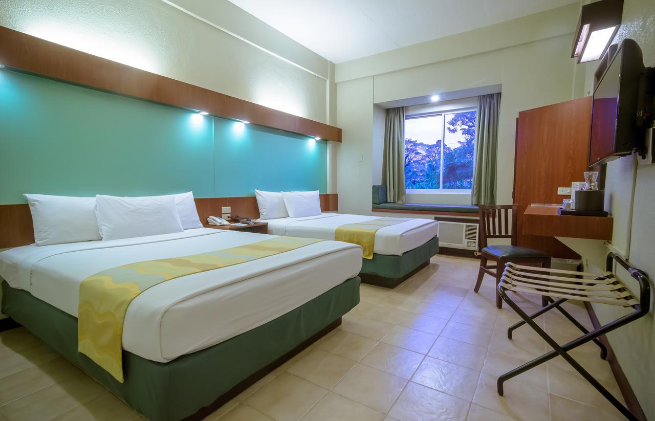 Microtel By Wyndham Tarlac מראה חיצוני תמונה