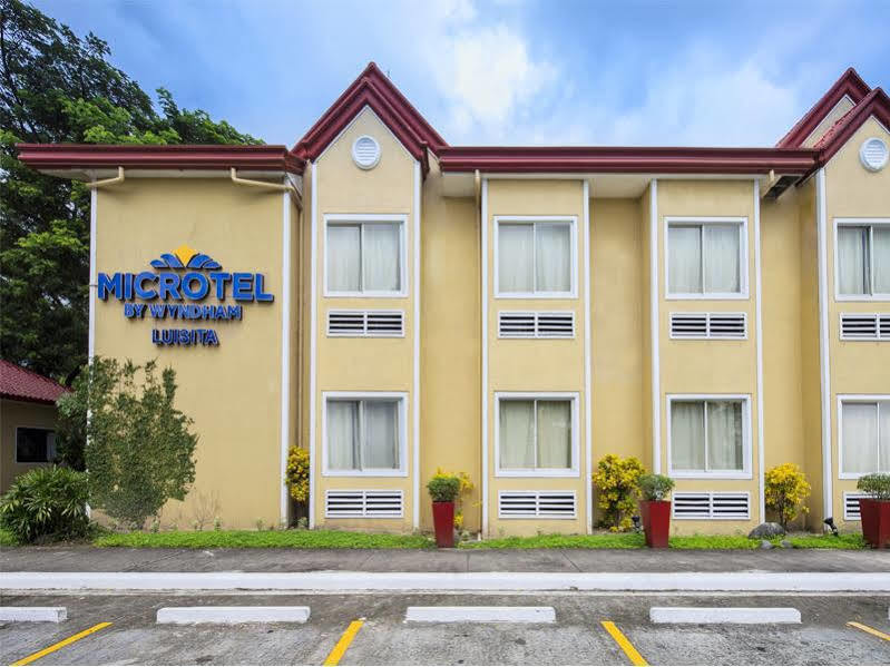 Microtel By Wyndham Tarlac מראה חיצוני תמונה