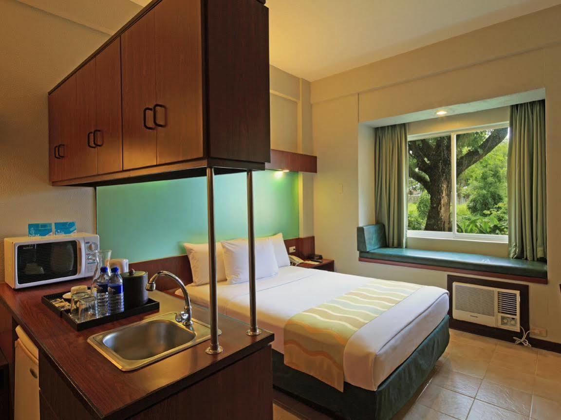 Microtel By Wyndham Tarlac מראה חיצוני תמונה