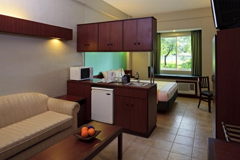 Microtel By Wyndham Tarlac מראה חיצוני תמונה