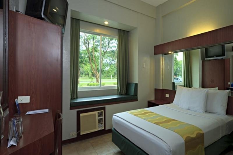 Microtel By Wyndham Tarlac מראה חיצוני תמונה